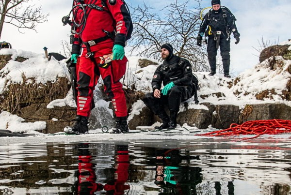 Potápění v suchém obleku - dry suit diver