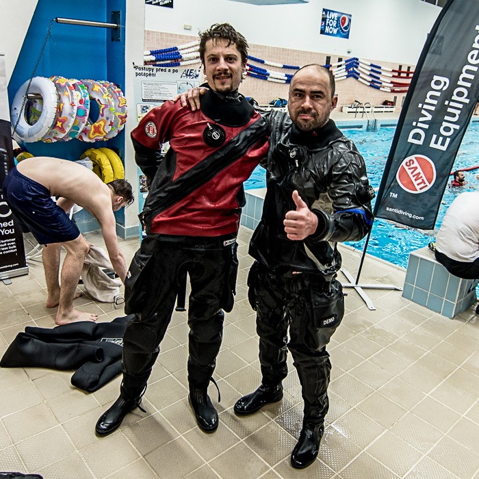 Potápění v suchém obleku - dry suit diver